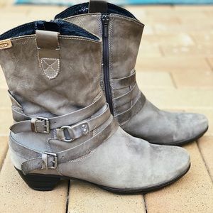Pikolino’s gray distressed leather ankle boots